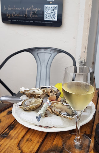 Assiette d’huîtres Glace8 accompagnée d’un verre de vin au Bacchus
