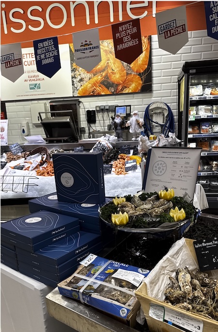 Présentation Glace8 au rayon poissonnerie Carrefour